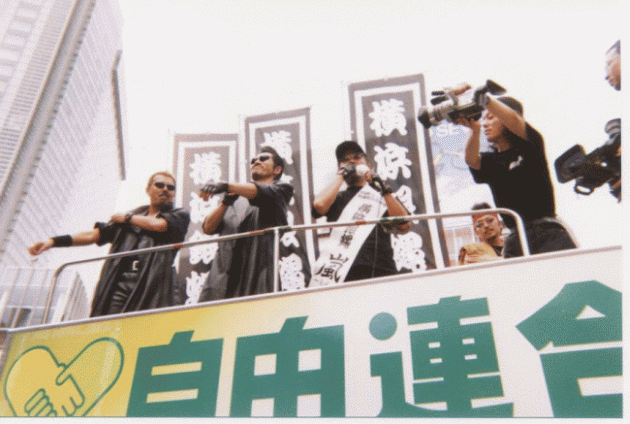 �I������